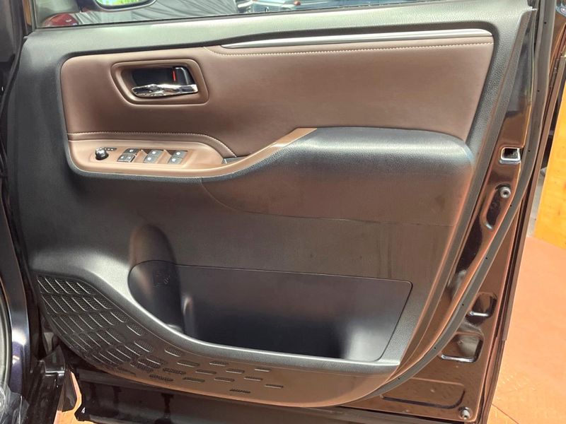 2015 Toyota Esquire DAA-ZWR80G (UW-6a9cdc450aa92)[22]