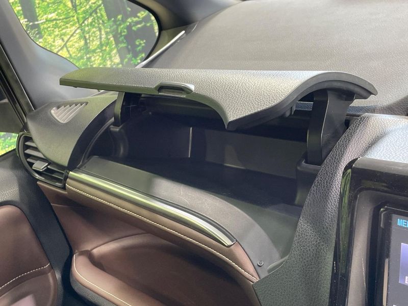 2015 Toyota Esquire DAA-ZWR80G (UW-6a9cdc451dda7)[17]