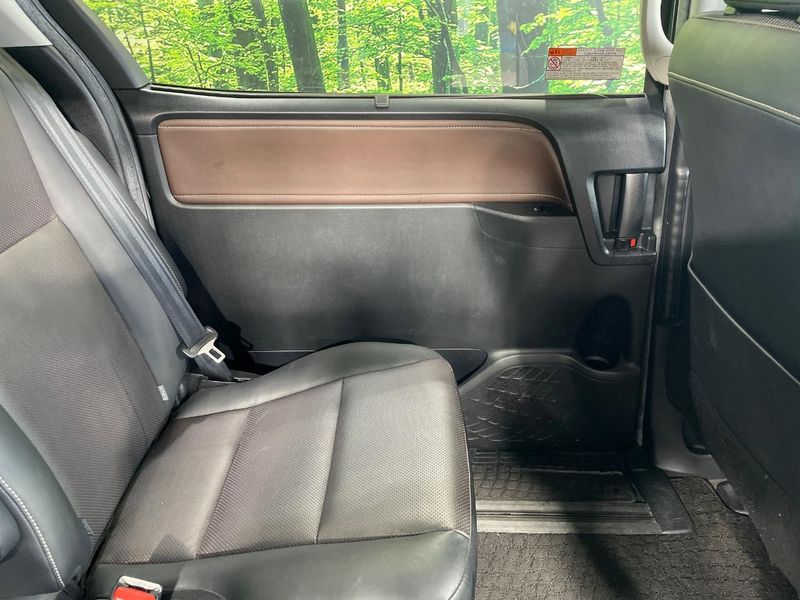 2015 Toyota Esquire DAA-ZWR80G (UW-6a9cdc451dda7)[27]