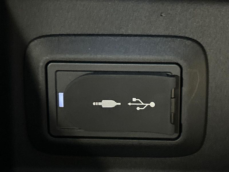 2021 Toyota Harrier Hybrid 6AA-AXUH80 (UW-6a9e29d442f79)[28]