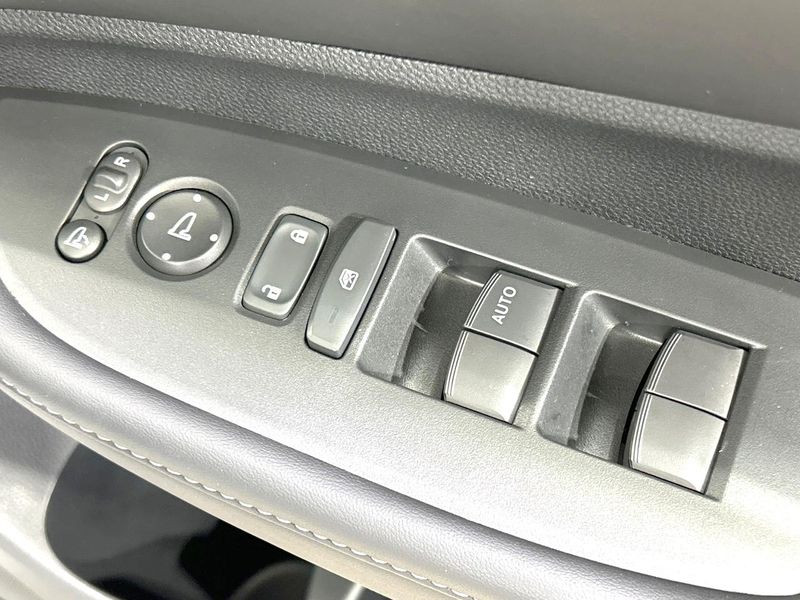 2024 Honda WR-V 5BA-DG5 (UW-6a9e2a3fa84f6)[17]