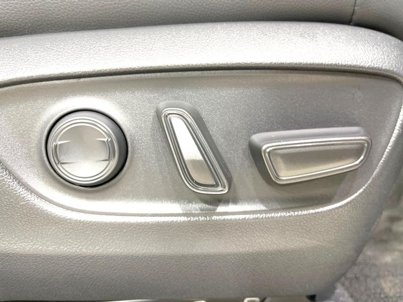 2025 Toyota Land Cruiser 250 3DA-GDJ250W (UW-6a9e2a72b3abc)[17]