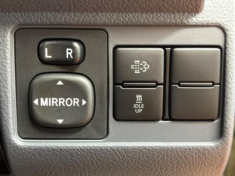 2025 Toyota Land Cruiser 70 3DA-GDJ76W (UW-6a9e2a74efd6e)[21]