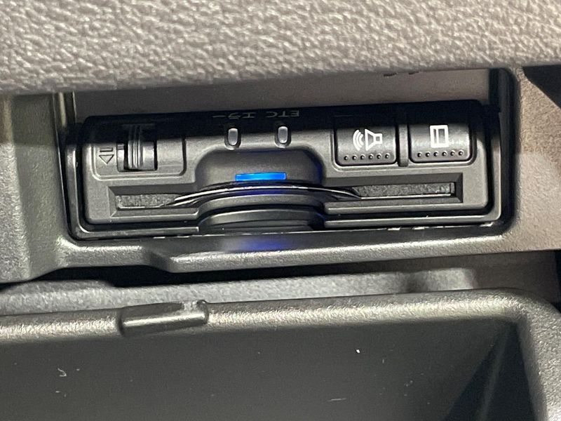 2017 Nissan Serena DAA-GFC27 (UW-6a9e2a790b77f)[13]