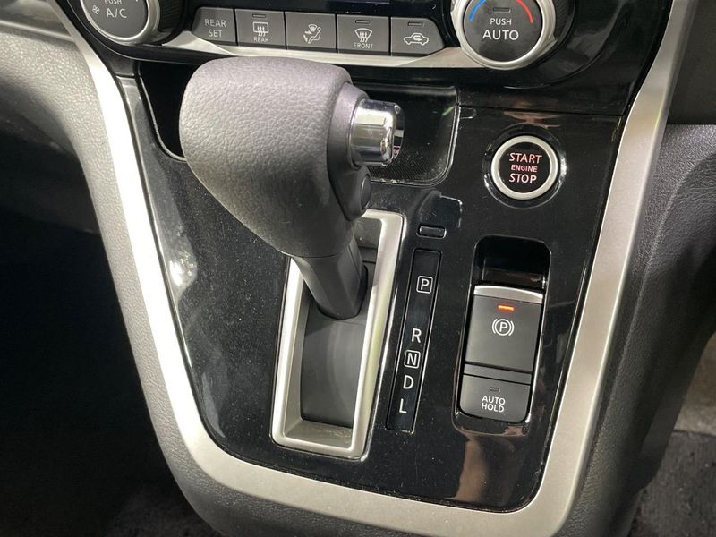 2017 Nissan Serena DAA-GFC27 (UW-6a9e2a790b77f)[9]