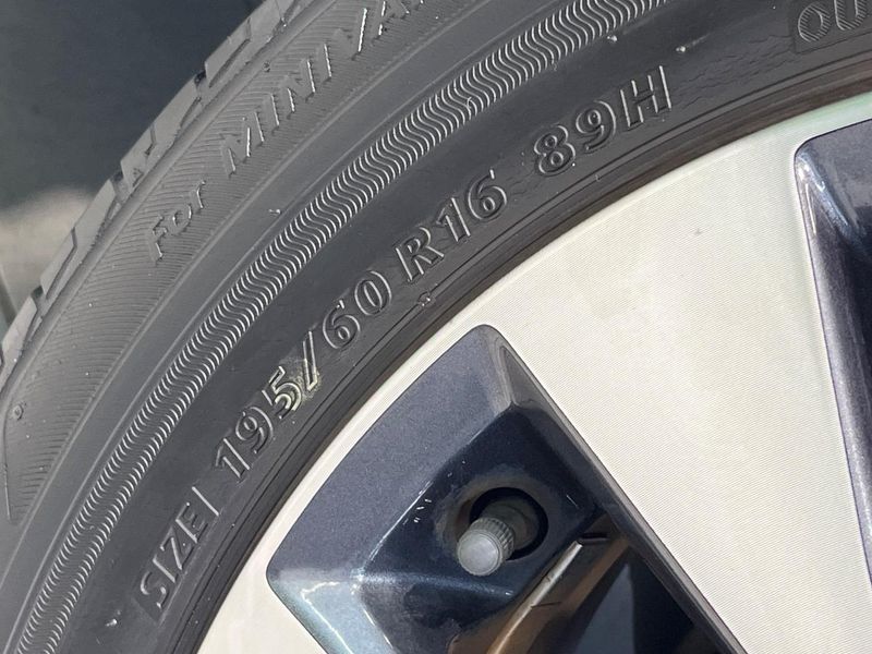 2017 Nissan Serena DAA-GFC27 (UW-6a9e2a796b19b)[17]