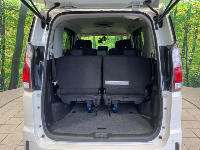 2017 Nissan Serena DAA-GFC27 (UW-6a9e2a796b19b)[21]