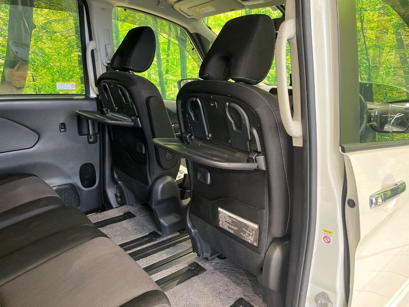 2017 Nissan Serena DAA-GFC27 (UW-6a9e2a796b19b)[28]
