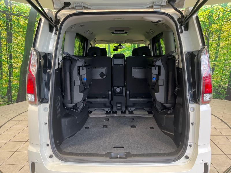 2017 Nissan Serena DAA-GFC27 (UW-6a9e2a796b19b)[24]