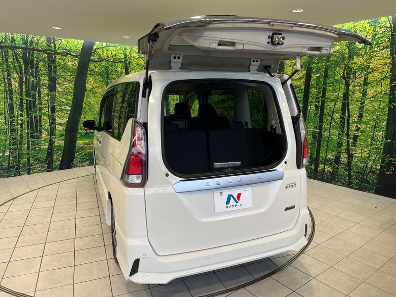2017 Nissan Serena DAA-GFC27 (UW-6a9e2a796b19b)[25]