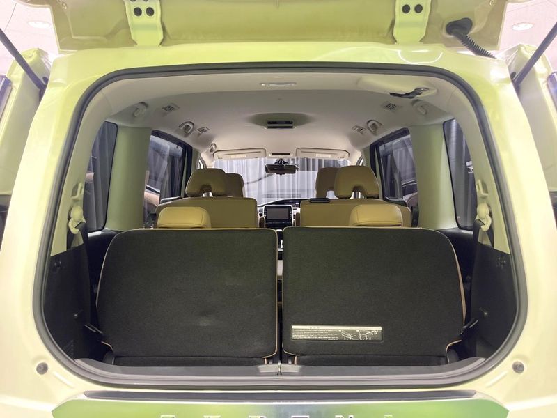 2017 Nissan Serena DAA-GFC27 (UW-6a9e2a79b3479)[23]