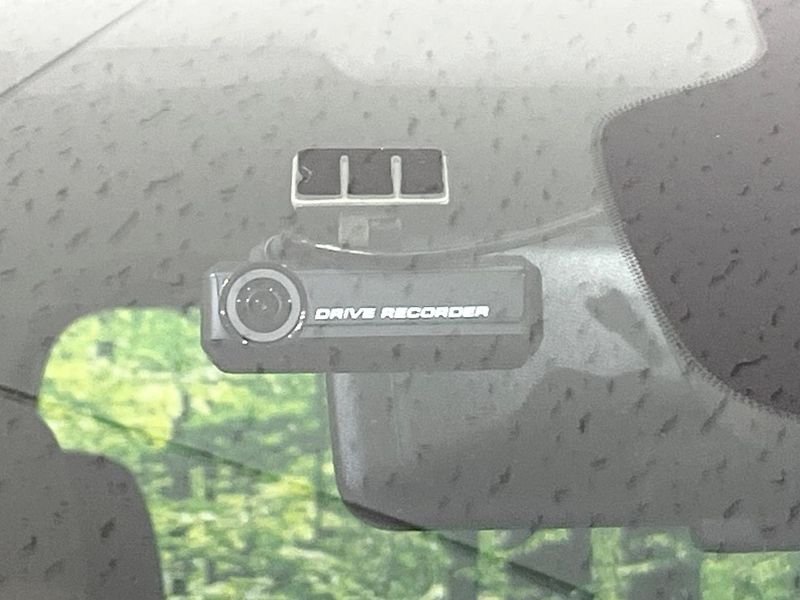 2017 Nissan Serena DAA-GFC27 (UW-6a9e2a79b3479)[11]