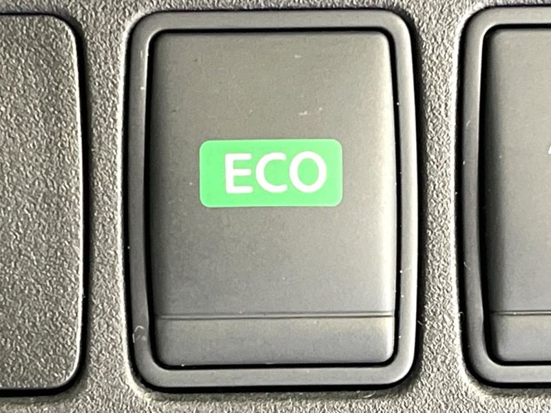 2018 Nissan Serena DAA-GFNC27 (UW-6a9e2a84ee905)[29]