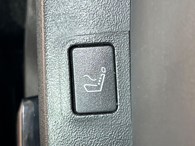 2022 Mitsubishi OUTLANDER PHEV 5LA-GN0W (UW-6a9e2a89a6f4a)[19]
