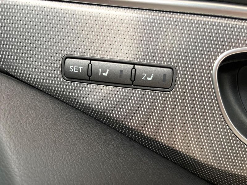 2014 Nissan Skyline DAA-HV37 (UW-6a9e2ad86c09d)[21]