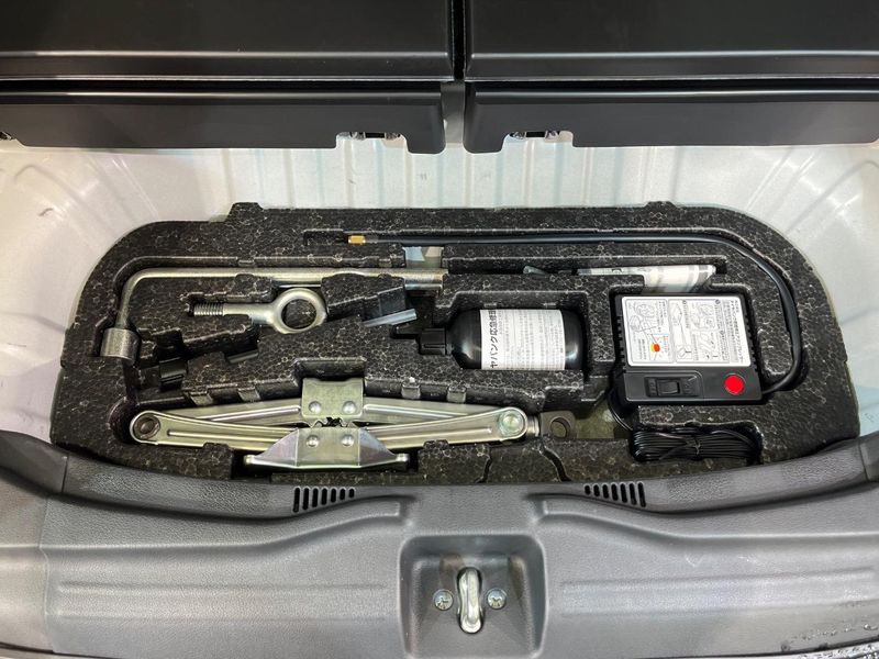 2016 Honda N-BOX CUSTOM DBA-JF1 (UW-6a9e2afa00a34)[24]