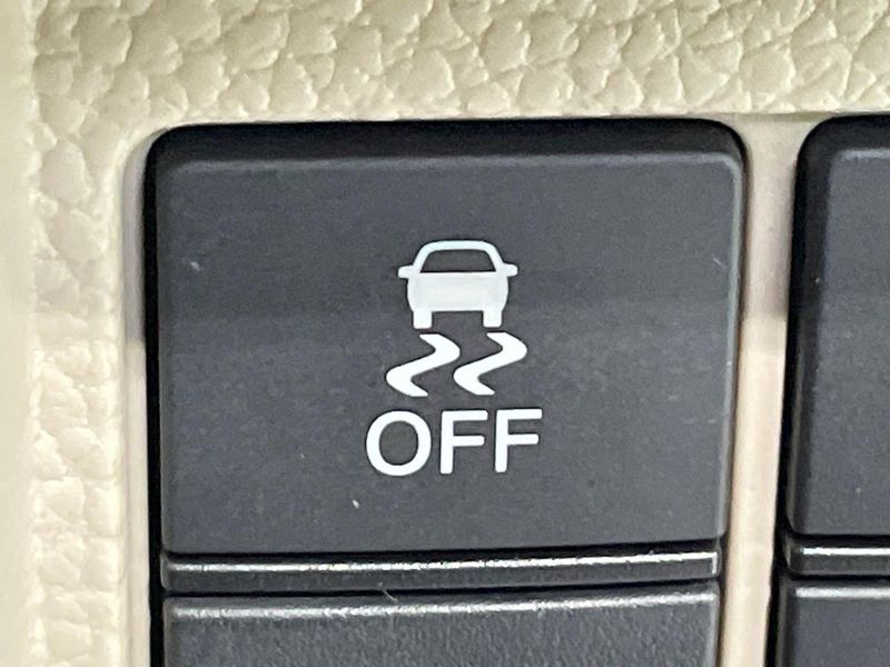 2018 Honda N-BOX DBA-JF3 (UW-6a9e2b0a514f5)[24]