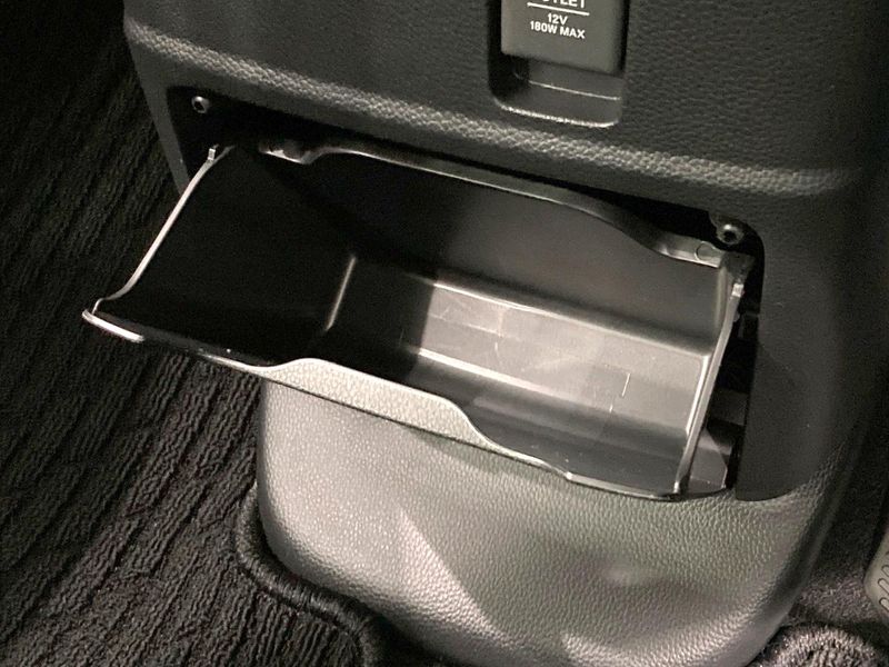 2022 Honda N-BOX CUSTOM 6BA-JF3 (UW-6a9e2b164a712)[24]