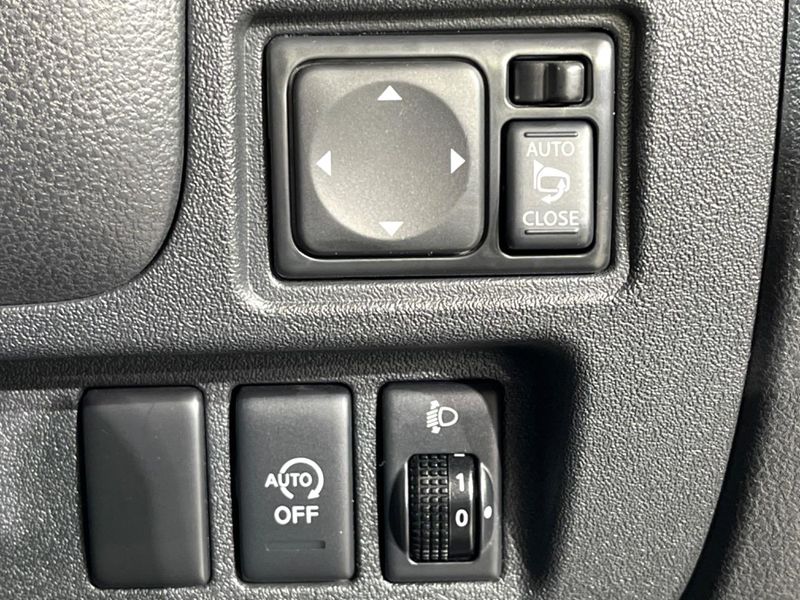 2011 Nissan March DBA-K13 (UW-6a9e2b4961349)[10]