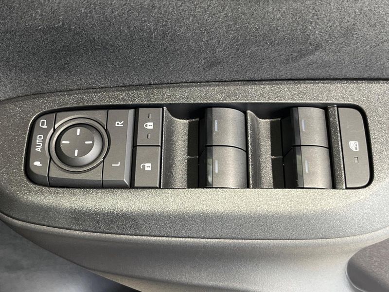 2024 Toyota Yaris Cross 6AA-MXPJ10 (UW-6a9e2c6298428)[29]