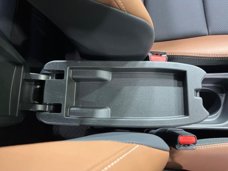 2025 Toyota Yaris Cross 6AA-MXPJ10 (UW-6a9e2c642df86)[14]