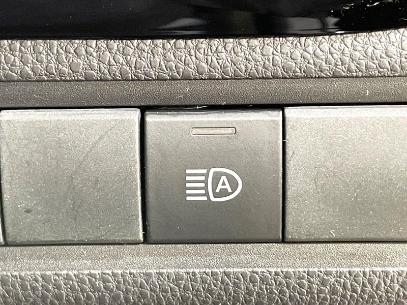 2022 Toyota Aqua 6AA-MXPK11 (UW-6a9e2c68d8330)[12]