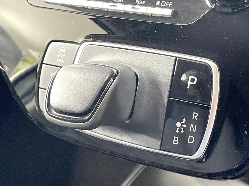 2022 Toyota Aqua 6AA-MXPK11 (UW-6a9e2c68d8330)[18]