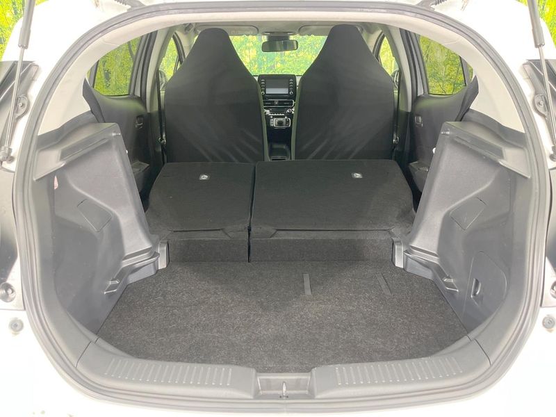2023 Toyota Aqua 6AA-MXPK11 (UW-6a9e2c6c2a83c)[27]
