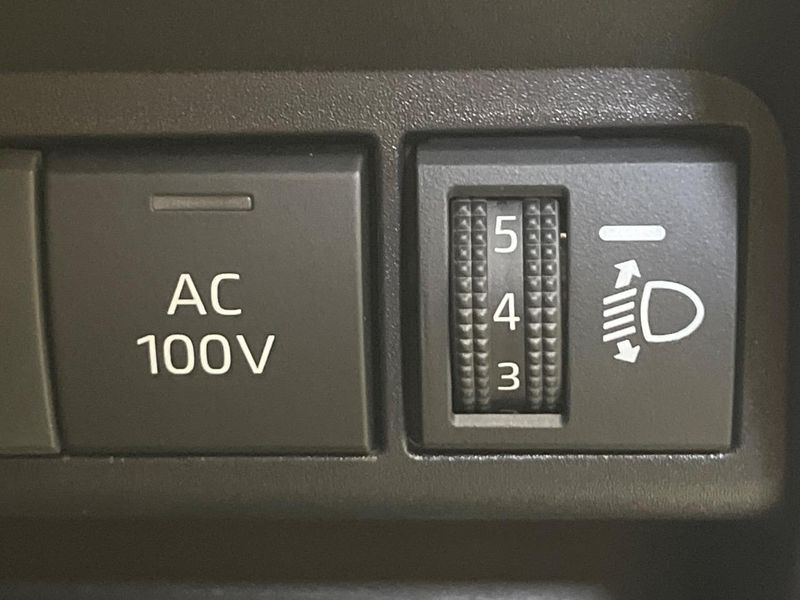 2023 Toyota Aqua 6AA-MXPK11 (UW-6a9e2c6c40da4)[16]