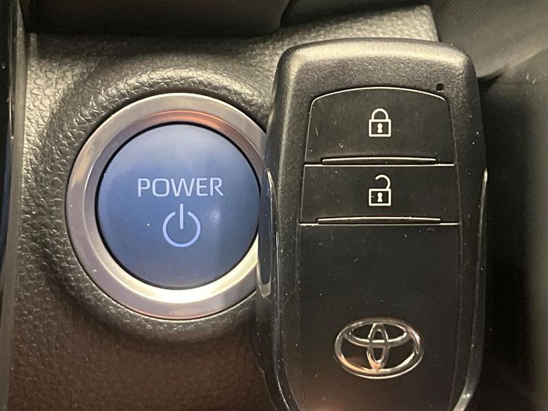 2023 Toyota Aqua 6AA-MXPK11 (UW-6a9e2c6c40da4)[19]