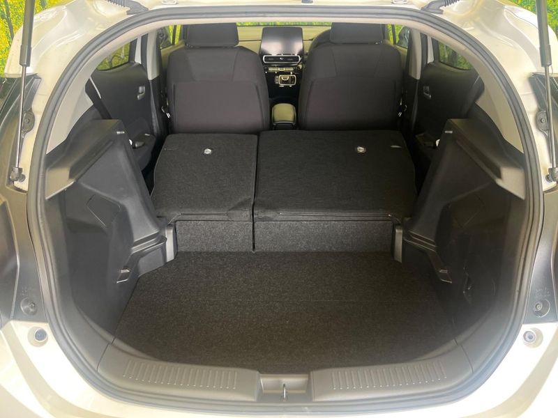 2023 Toyota Aqua 6AA-MXPK11 (UW-6a9e2c6c40da4)[10]