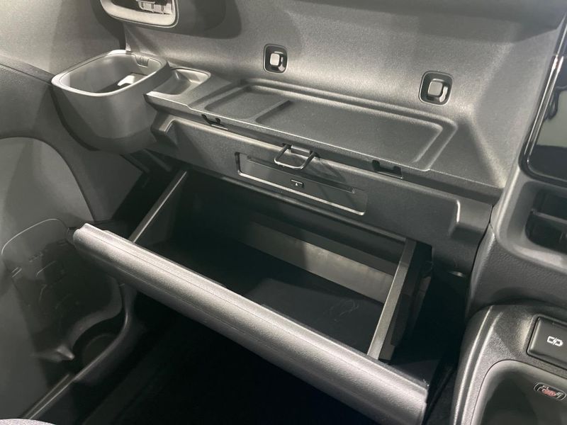 2023 Toyota Sienta 6AA-MXPL10G (UW-6a9e2c7273a47)[29]