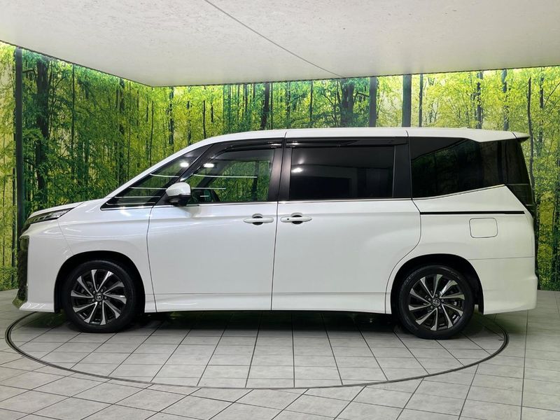 2023 Toyota Voxy 6BA-MZRA90W (UW-6a9e2c9b97680)[20]
