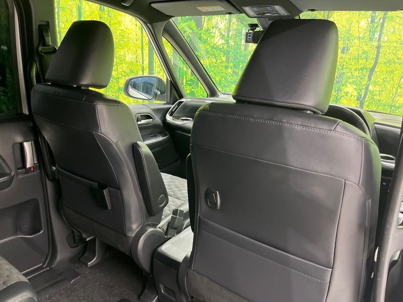 2024 Toyota Voxy 6BA-MZRA90W (UW-6a9e2ca0a7536)[27]