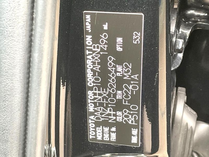 2014 Toyota Aqua DAA-NHP10 (UW-6a9e2cb050ae0)[1]