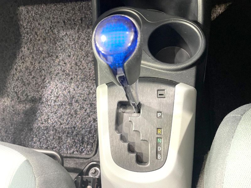 2014 Toyota Aqua DAA-NHP10 (UW-6a9e2cb050ae0)[15]