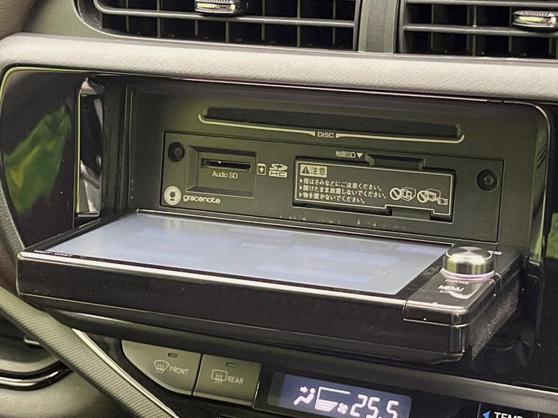 2017 Toyota Aqua DAA-NHP10 (UW-6a9e2cb330565)[24]
