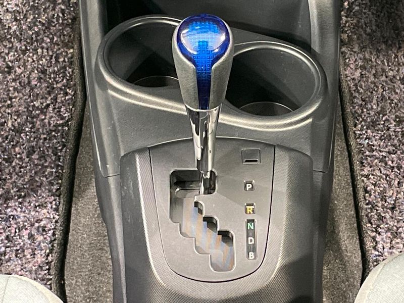 2017 Toyota Aqua DAA-NHP10 (UW-6a9e2cb45d367)[25]