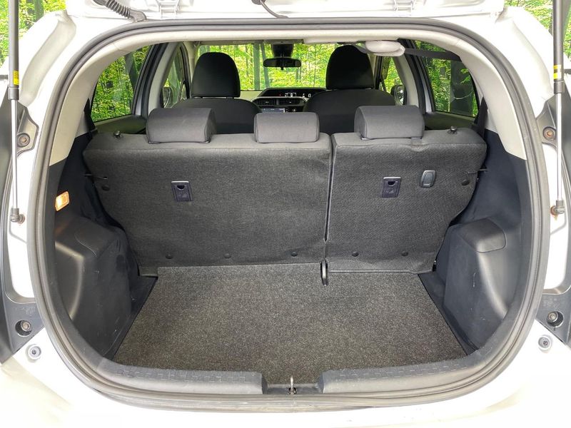 2017 Toyota Aqua DAA-NHP10 (UW-6a9e2cb45d367)[17]