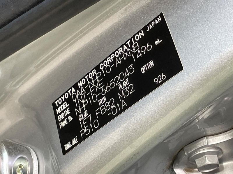 2017 Toyota Aqua DAA-NHP10 (UW-6a9e2cb45d367)[1]