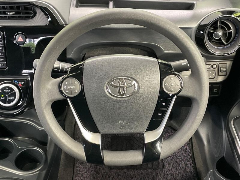 2017 Toyota Aqua DAA-NHP10 (UW-6a9e2cb45d367)[26]