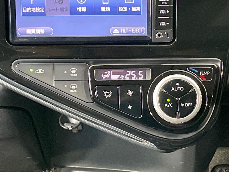 2017 Toyota Aqua DAA-NHP10 (UW-6a9e2cb45d367)[24]