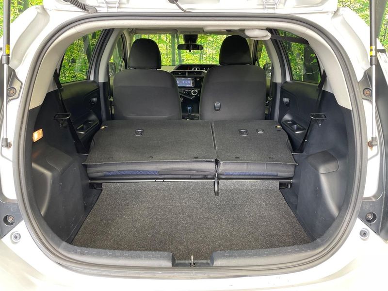 2017 Toyota Aqua DAA-NHP10 (UW-6a9e2cb45d367)[20]