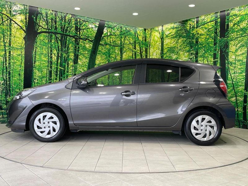 2017 Toyota Aqua DAA-NHP10 (UW-6a9e2cb531c5e)[27]