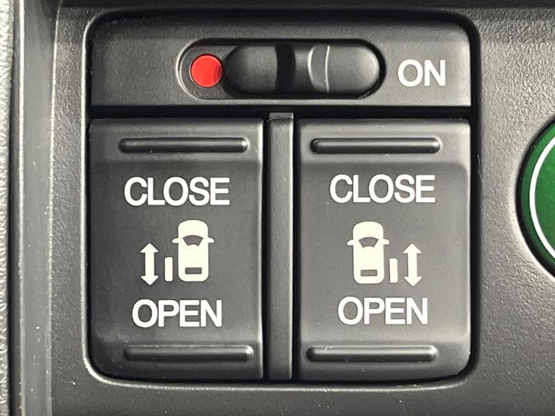 2014 Honda Odyssey DBA-RC2 (UW-6a9e2cd4c3ebf)[13]