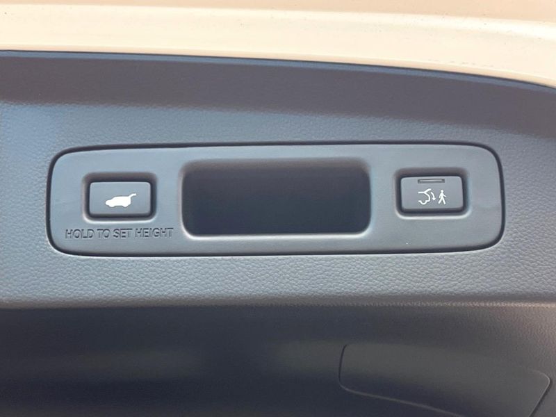 2021 Honda Vezel 6AA-RV5 (UW-6a9e2cec8314f)[27]