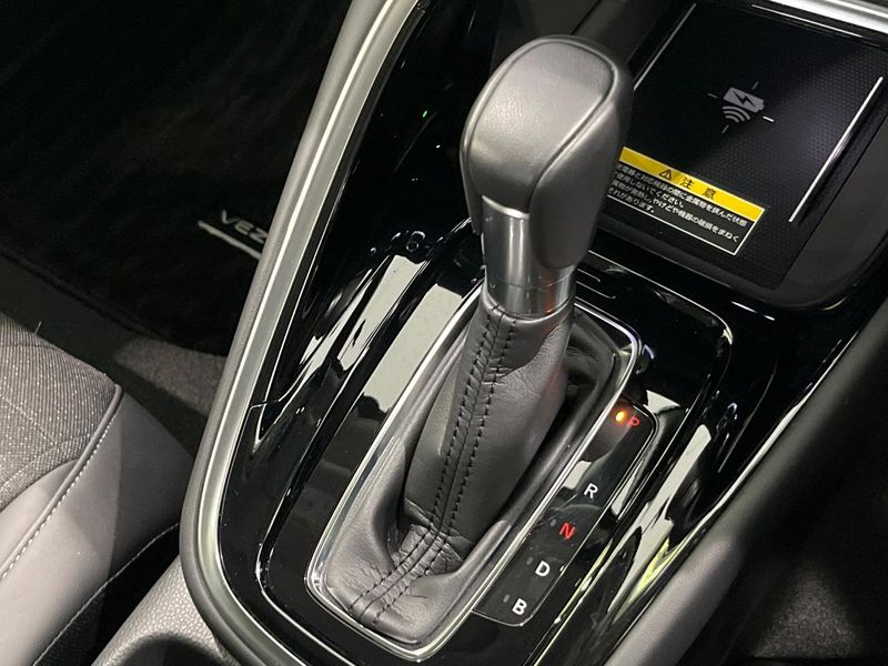 2022 Honda Vezel 6AA-RV5 (UW-6a9e2cf02d423)[14]