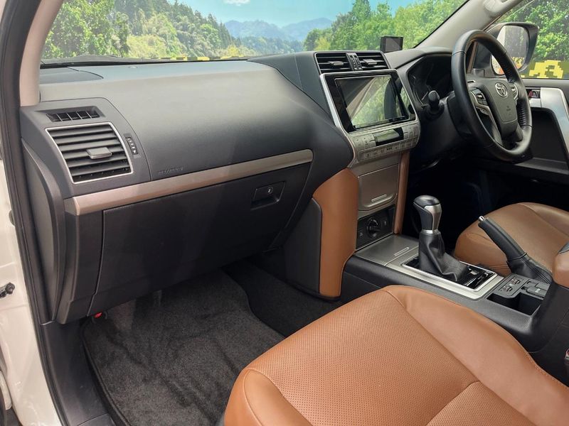 2021 Toyota Land Cruiser Prado 3BA-TRJ150W (UW-6a9e2d1ee7e96)[24]