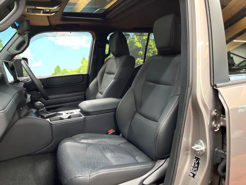 2025 Toyota Land Cruiser 250 3BA-TRJ250W (UW-6a9e2d2c248d1)[4]