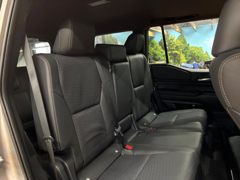 2025 Toyota Land Cruiser 250 3BA-TRJ250W (UW-6a9e2d2c248d1)[15]
